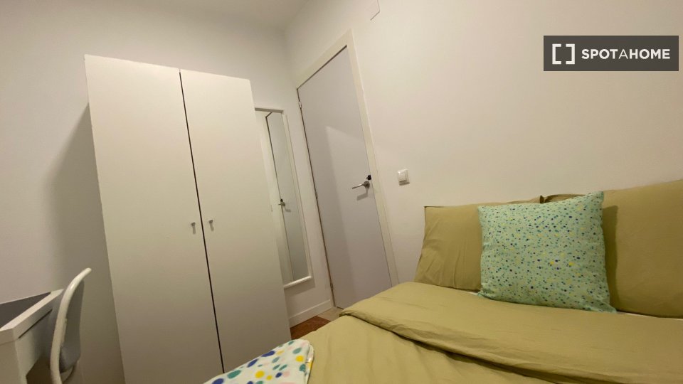 Double room Madrid, 4 beds — photo 10