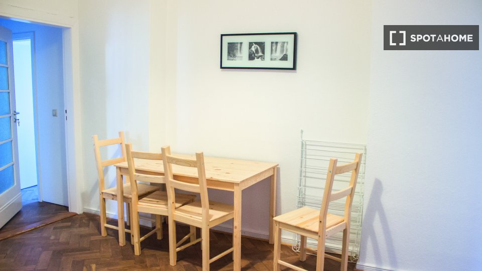 Double room Berlin, 6 beds, 149m² — photo 2