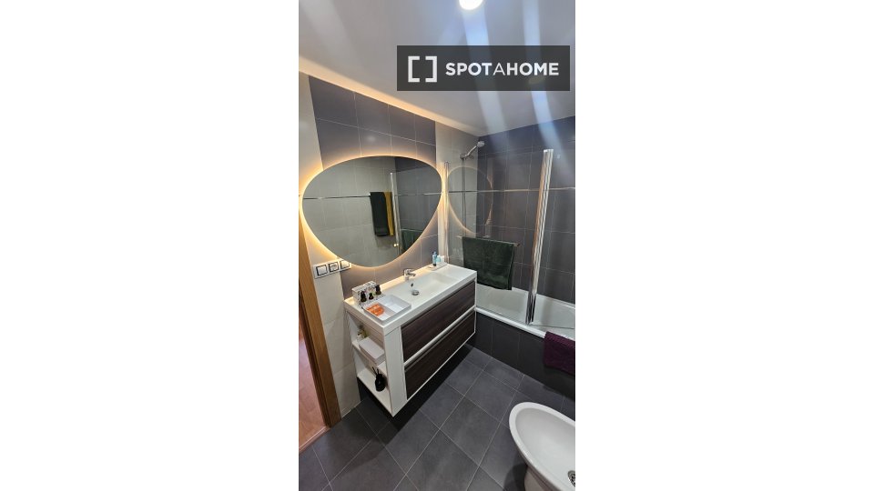 Double room Malaga, 3 beds, 80m² — photo 10