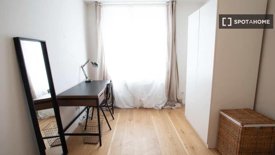 Double room Berlin, 4 beds, 107m² — photo 16