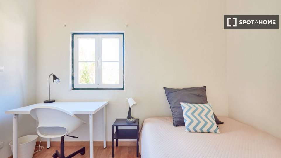 Double room Lisbon, 6 beds — photo 17
