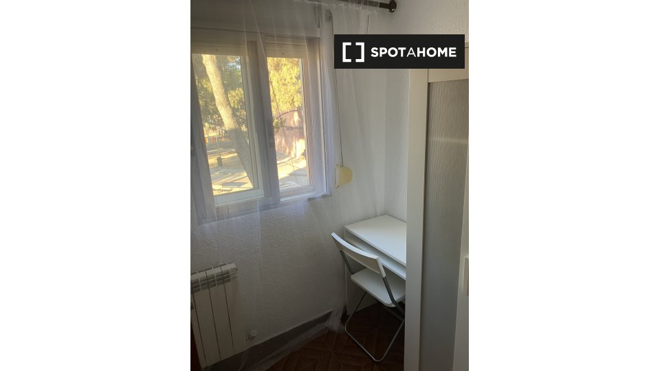 Double room Madrid, 3 beds, 60m² — photo 12