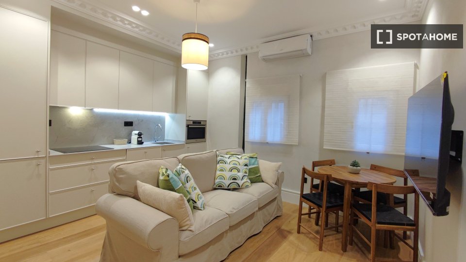 Apartment Madrid, 2 beds, 43m² — photo 1