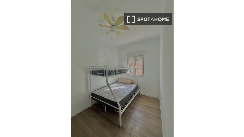 Double room Valencia, 2 beds — photo 1