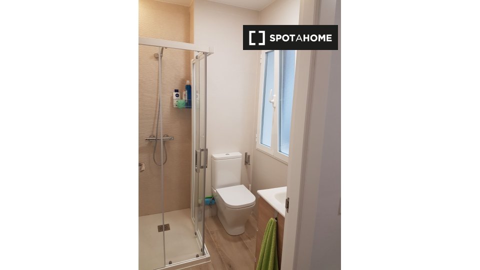 Double room Madrid, 3 beds, 80m² — photo 16