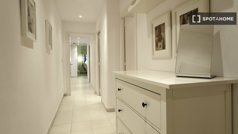 Apartment Barcelona, 2 beds, 63m² — photo 2