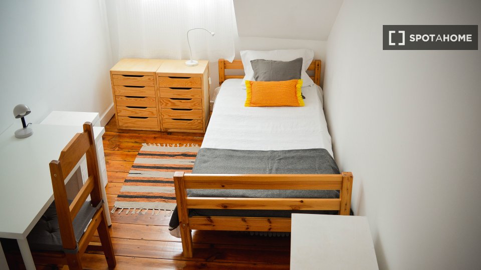 Double room Lisbon, 4 beds — photo 16