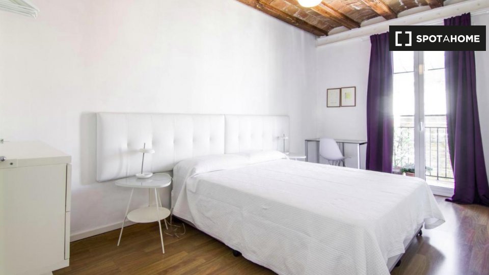 Double room Barcelona, 3 beds — photo 14