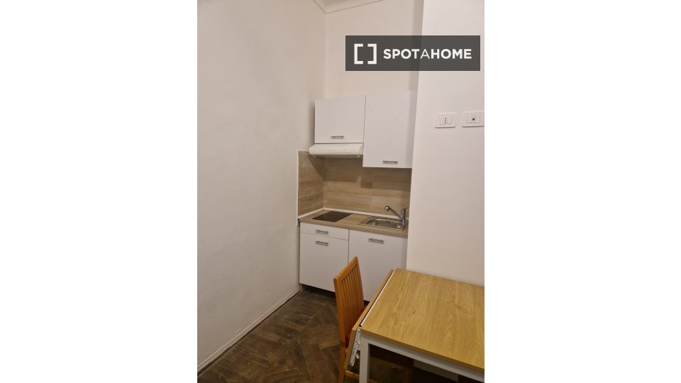 Double room Turin, 1 bed, 28m² — photo 6