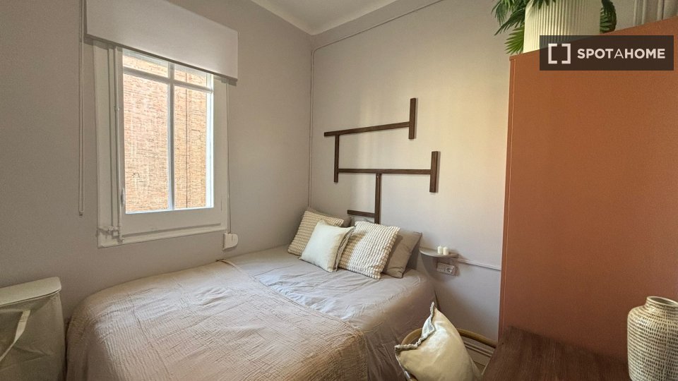Double room Barcelona, 5 beds, 80m² — photo 9