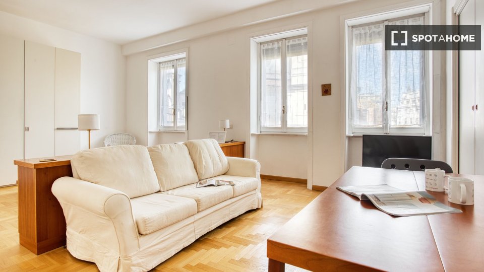 Apartment Milan, 1 bed, 53m² — photo 2