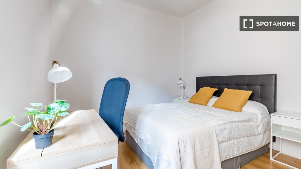 Double room Madrid, 6 beds, 158m² — photo 2