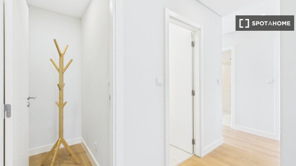 Apartment Lisbon, 2 beds, 62m² — photo 2
