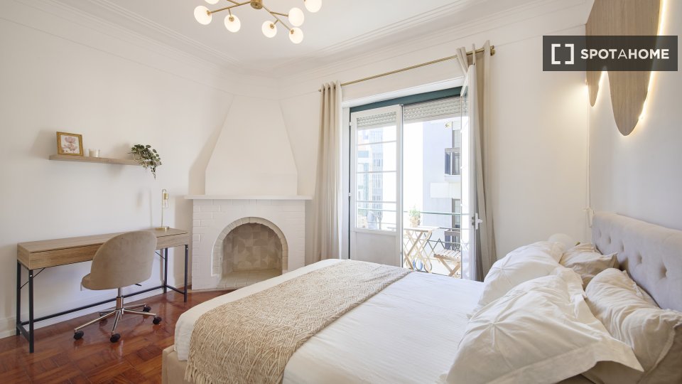 Double room Lisbon, 4 beds — photo 8