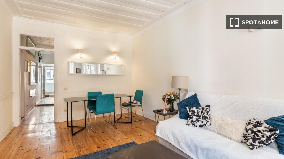 Apartment Lisbon, 3 beds, 77m² — photo 2