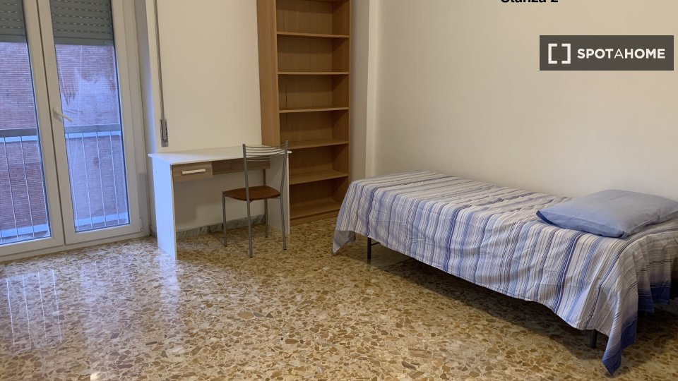 Double room Rome, 3 beds — photo 12