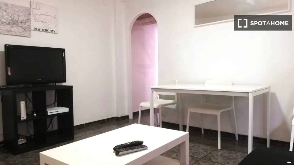 Double room Valencia, 3 beds — photo 10