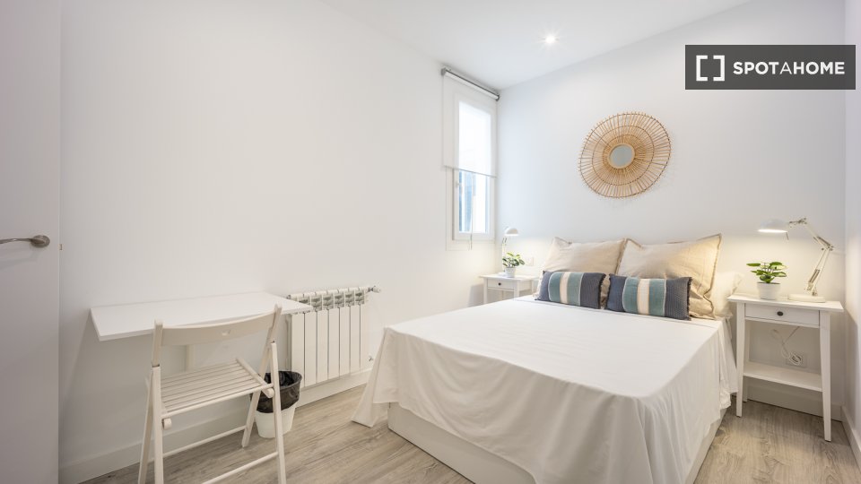 Double room Madrid, 3 beds, 90m² — photo 1
