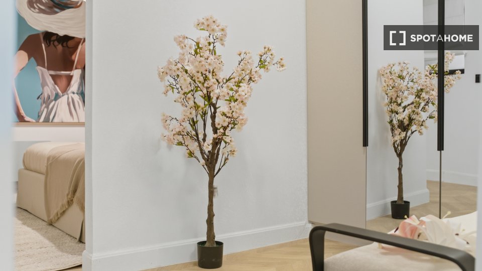 Double room Madrid, 3 beds, 82m² — photo 3