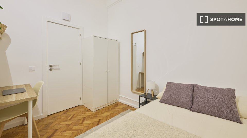 Double room Lisbon, 11 beds — photo 21