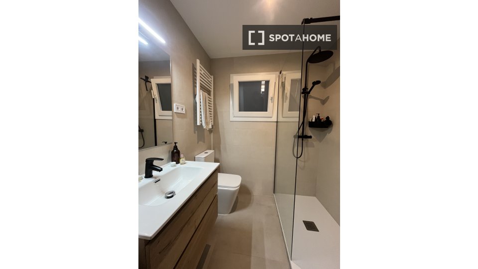 Double room Barcelona, 2 beds, 78m² — photo 3