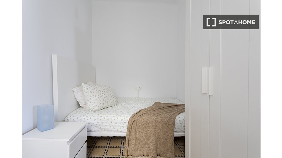 Habitación en piso compartido en barcelona.