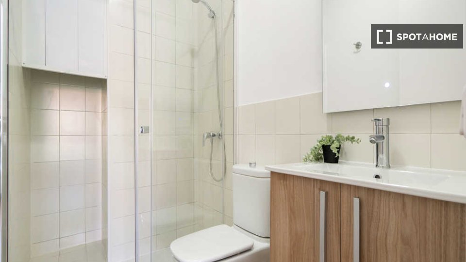 Double room Madrid, 8 beds — photo 46