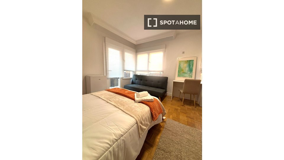 Double room Madrid, 8 beds, 170m² — photo 15