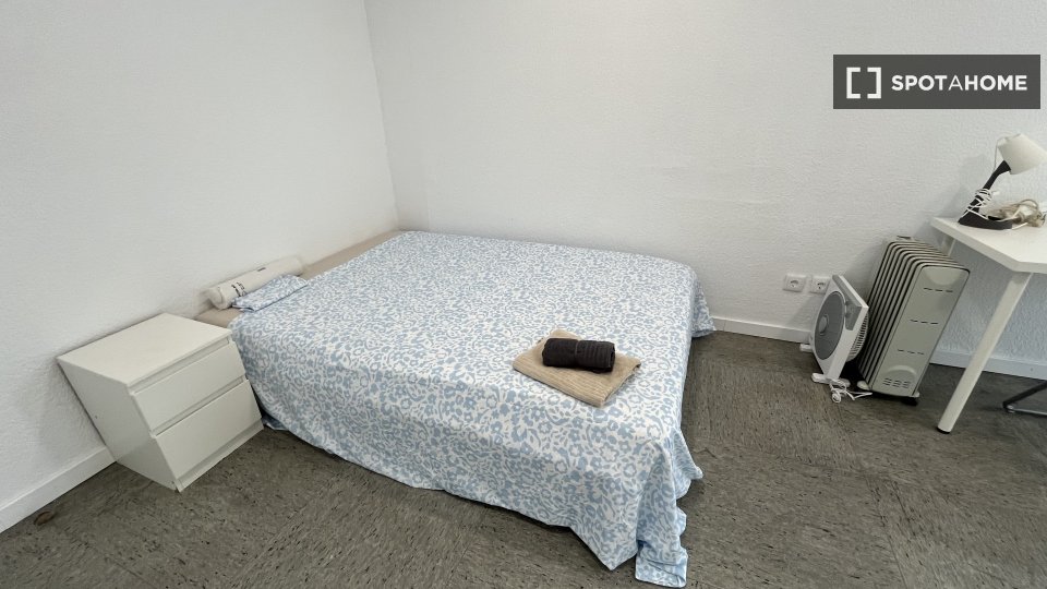 Double room Barcelona, 13 beds, 290m² — photo 8
