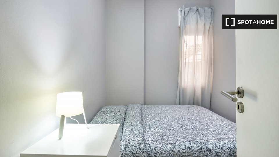 Double room Lisbon, 6 beds — photo 1