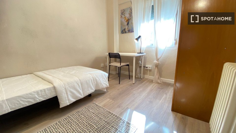 Double room Madrid, 4 beds — photo 16