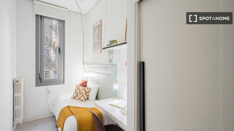 Habitación en piso compartido en alquiler en Justicia, Madrid.