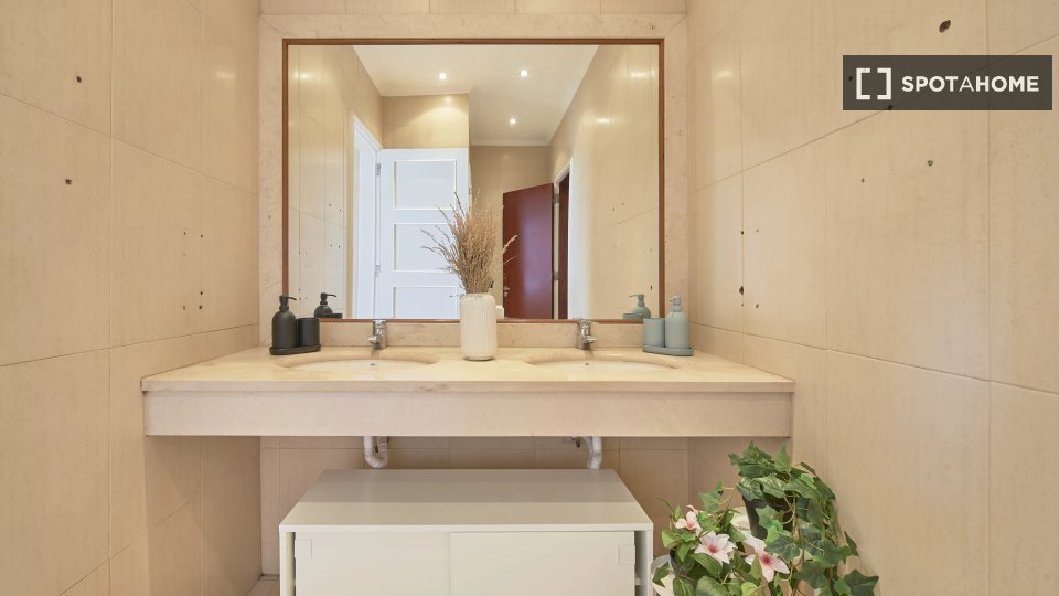 Double room Lisbon, 8 beds — photo 12