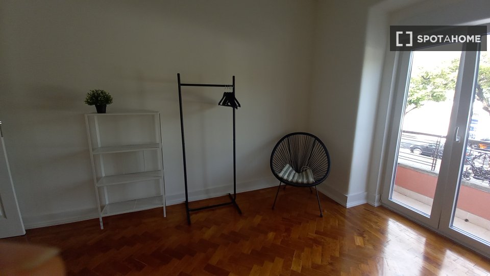 Double room Lisbon, 5 beds, 130m² — photo 8