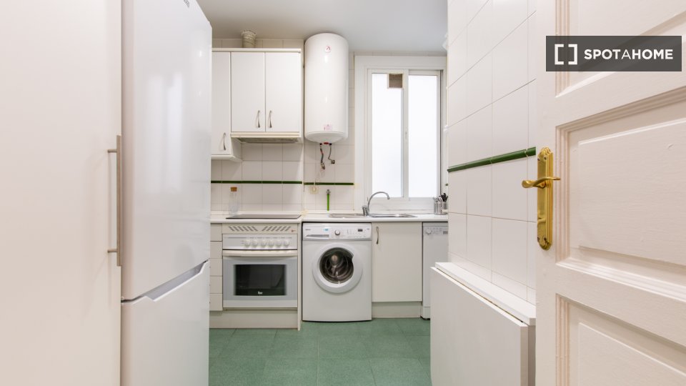 Double room Madrid, 5 beds — photo 11