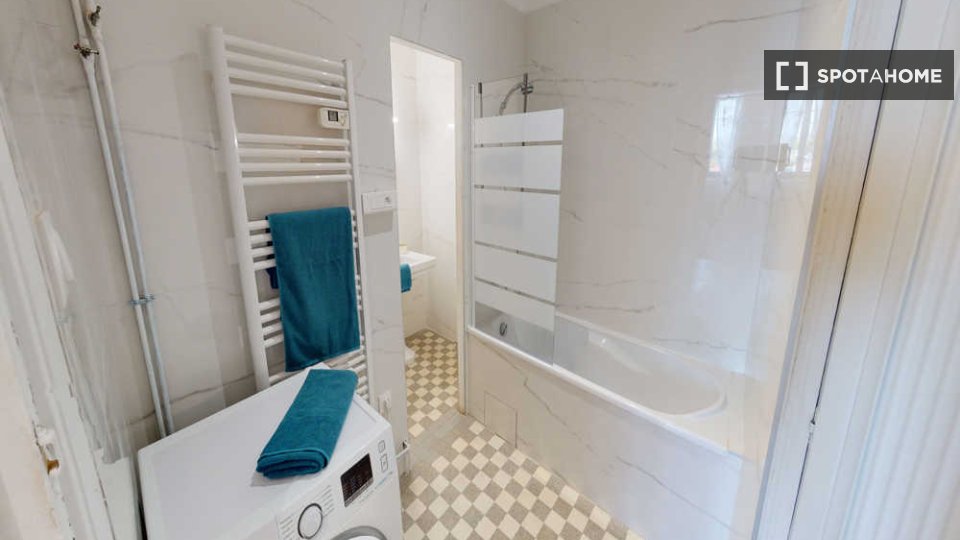 Double room Lyon, 4 beds, 130m² — photo 1