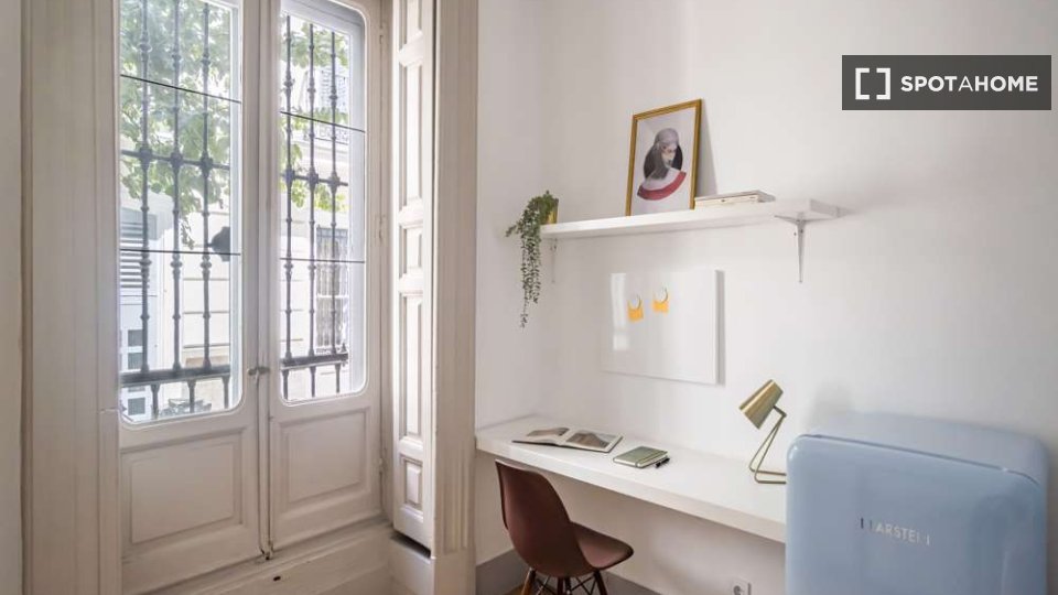 Double room Madrid, 67 beds — photo 12