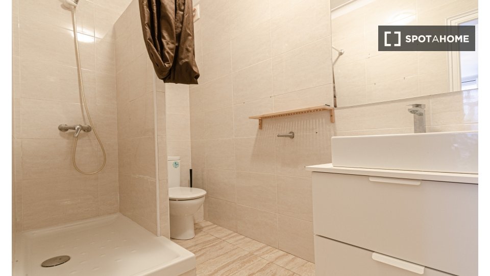 Double room Barcelona, 7 beds, 150m² — photo 3