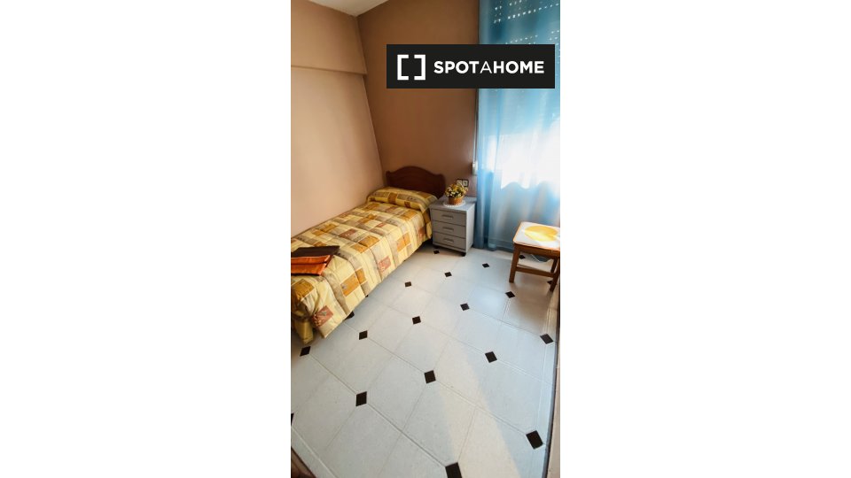 Double room Valencia, 3 beds, 90m² — photo 13