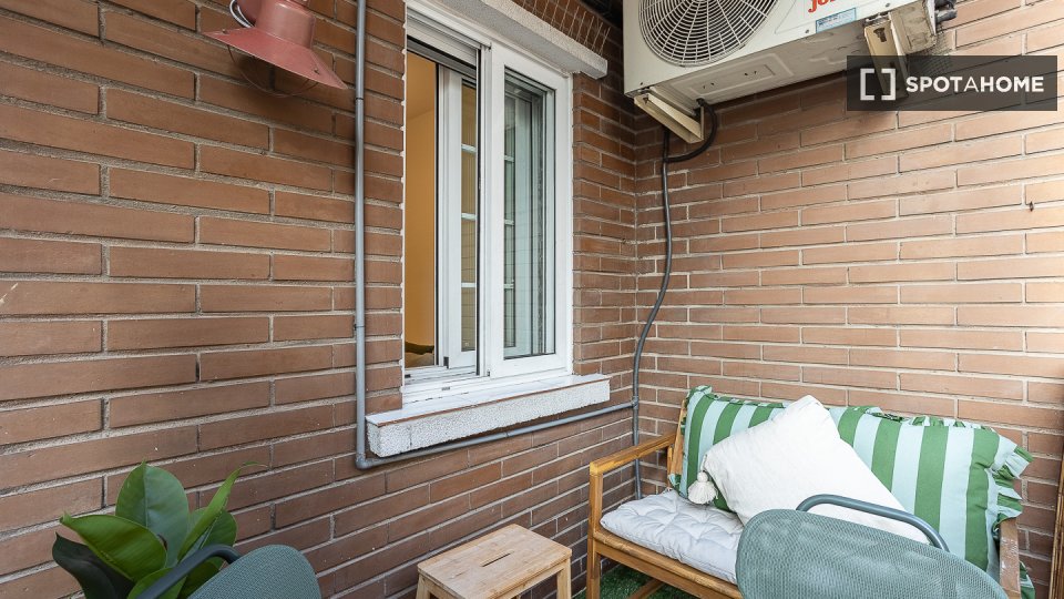 Double room Barcelona, 5 beds, 95m² — photo 3
