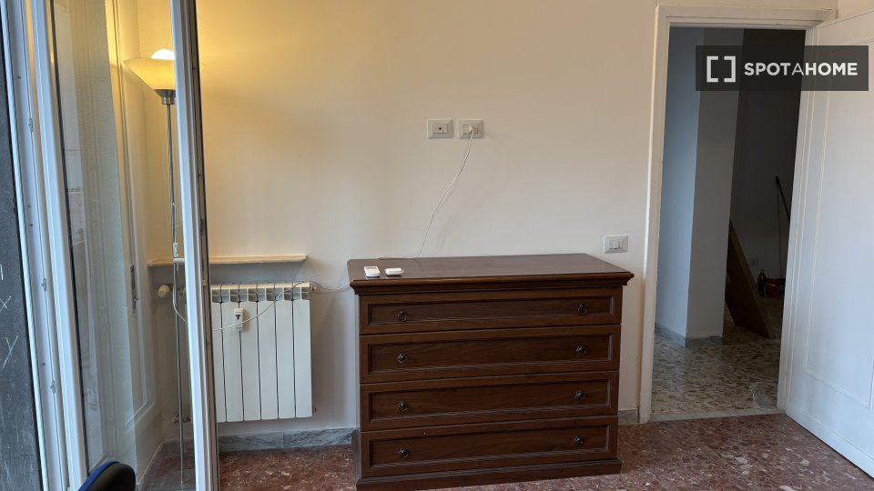 Double room Rome, 3 beds — photo 1