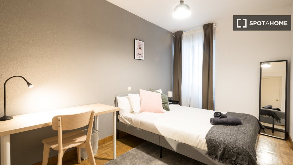 Double room Madrid, 5 beds, 175m² — photo 13