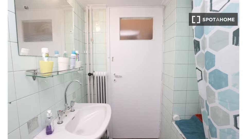 Double room Athens, 5 beds — photo 18