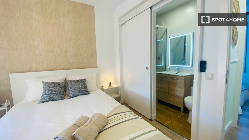 Double room Madrid, 4 beds — photo 9