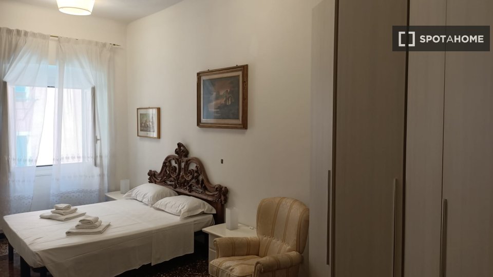 Double room Genoa, 4 beds, 175m² — photo 8