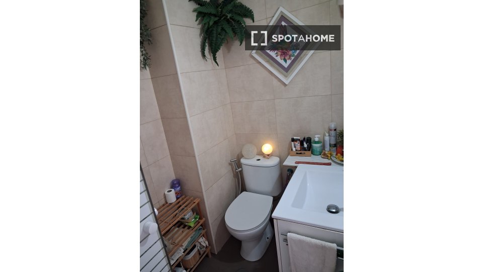 Double room Malaga, 3 beds — photo 9
