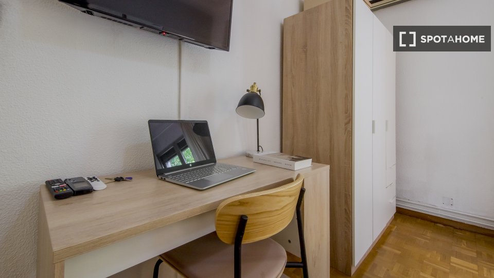 Double room Madrid, 4 beds, 120m² — photo 2