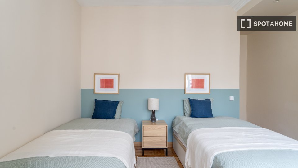 Double room Madrid, 5 beds — photo 1