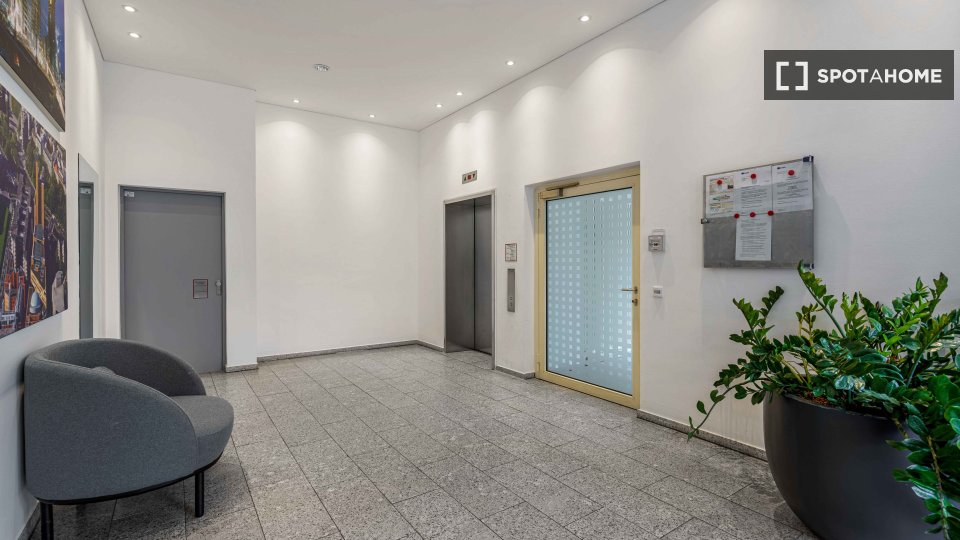 Double room Berlin, 4 beds, 123m² — photo 11