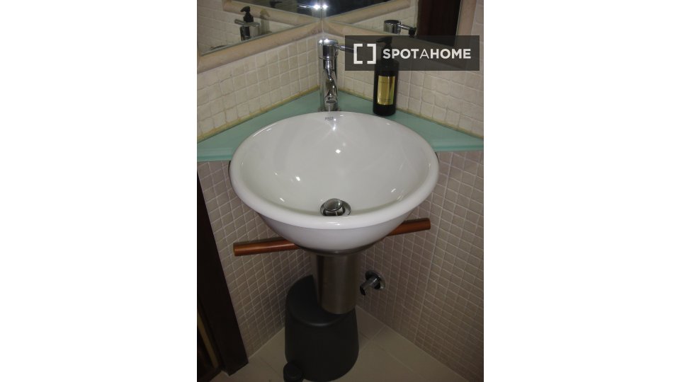 Double room Lisbon, 1 bed, 20m² — photo 5